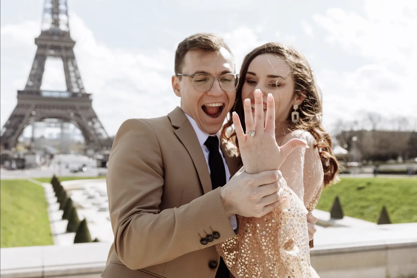 Capturing Parisian Elegance: Unveiling the Essence of a Photographer in Paris.