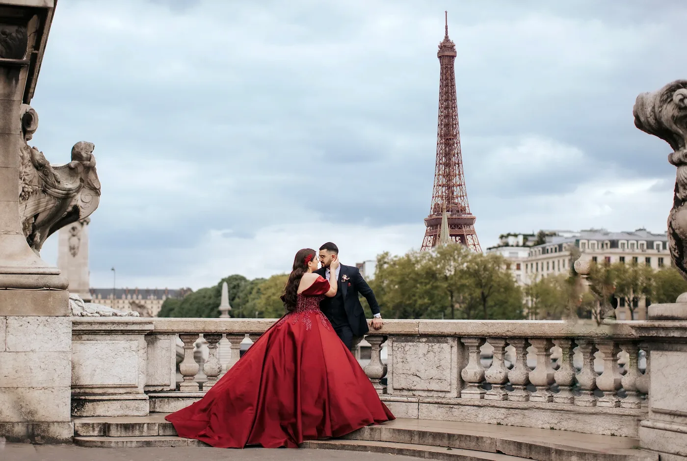 Capturing Memories: The Magic of a Photoshoot in Paris.